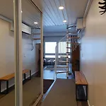 Naekoealahuoneisto 320 *